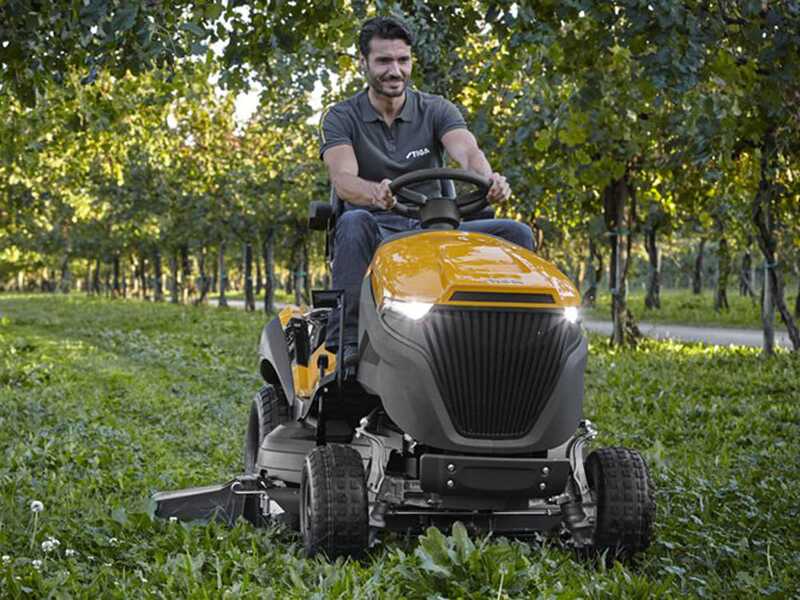 Stiga Tornado 398 - Tondeuse autoport&eacute;e avec &eacute;jection lat&eacute;rale et mulching