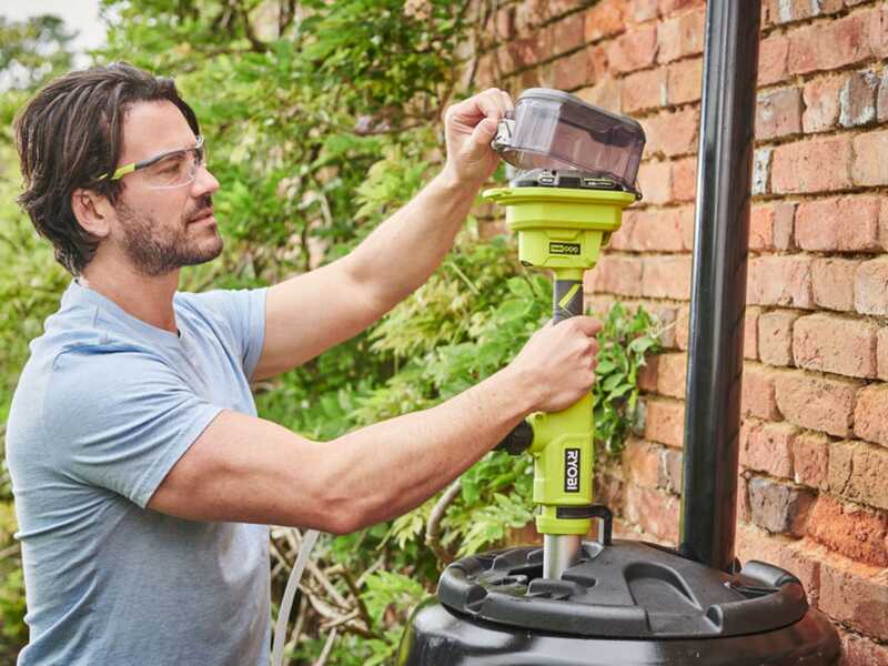 Pompe immerg&eacute;e pour eaux claires RYOBI RY18STPA-0 18V - 2Ah