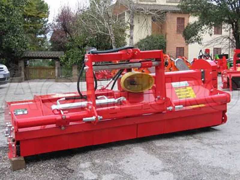 Broyeur &agrave; tracteur avec d&eacute;port hydraulique de s&eacute;rie medium Agrieuro FL 190