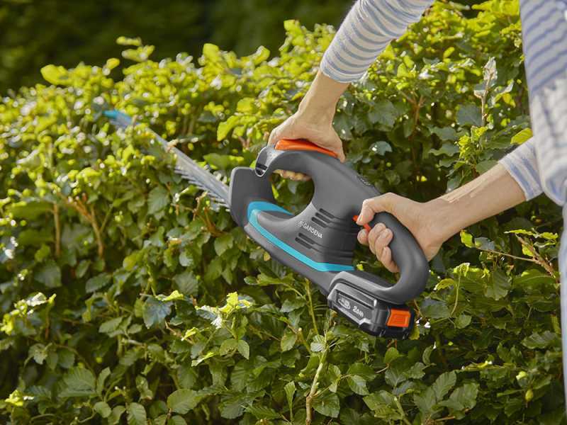 Gardena EasyCut 40/18V P4A - Taille-haie &agrave; batterie avec lame de 40 cm - SANS BATTERIE NI CHARGEUR 