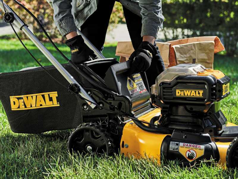 Tondeuse &agrave; gazon sur batterie DeWalt DCMWSP564N-XJ - 2 BATTERIES DE 18V 5AH