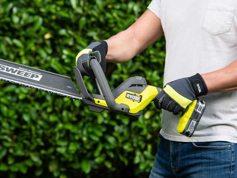  RYOBI RY18HT55A-0 - Taille-haie &agrave; batterie - 18V - Lame de 55cm - SANS BATTERIE NI CHARGEUR