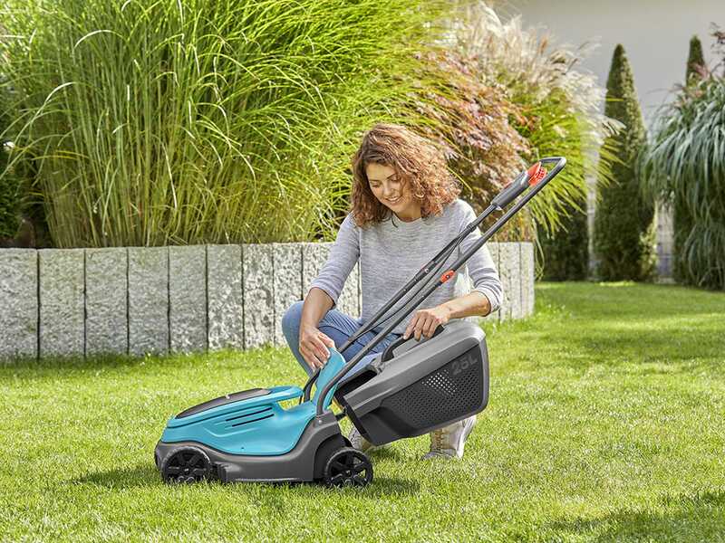 Gardena PowerMaX 30/18V P4A - Tondeuse &agrave; gazon &agrave; batterie - 18V/4Ah - Coupe 30 cm