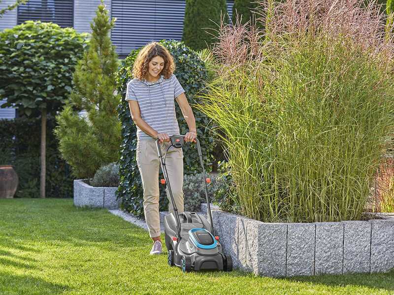 Gardena PowerMax 32/18V P4A - Tondeuse &agrave; gazon &agrave; batterie - 18V/4Ah - Coupe 32 cm