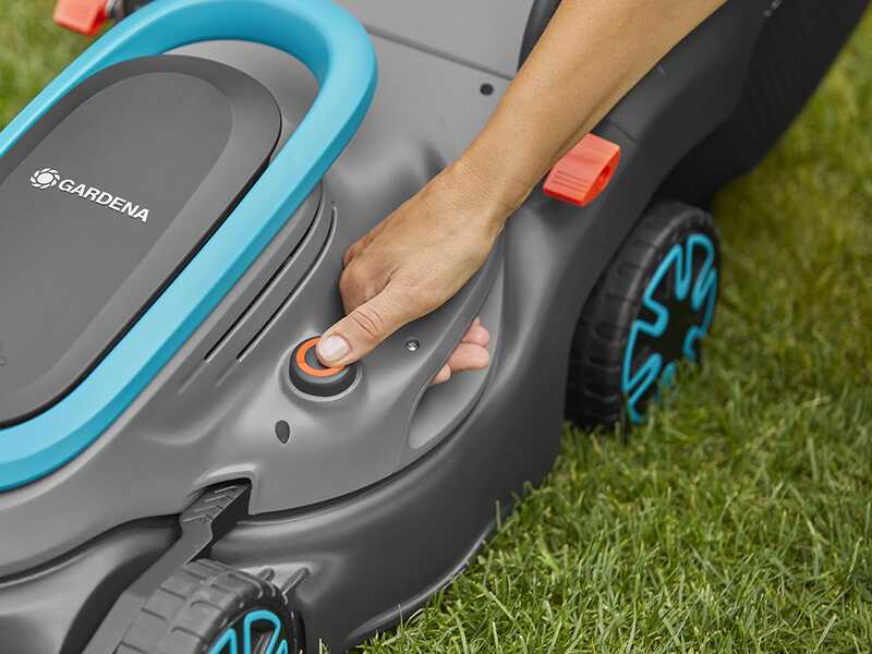 Gardena PowerMax 32/18V P4A - Tondeuse &agrave; gazon &agrave; batterie - 18V/4Ah - Coupe 32 cm