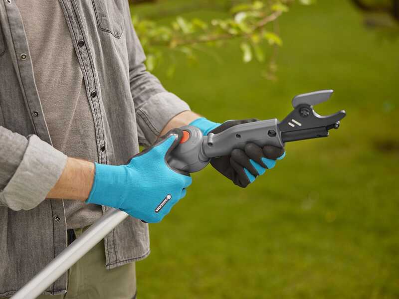 Gardena HighCut 250/18V P4A - S&eacute;cateur &eacute;lectrique d'&eacute;lagage sur perche - 18V 2ah - Diam&egrave;tre de coupe 28 mm