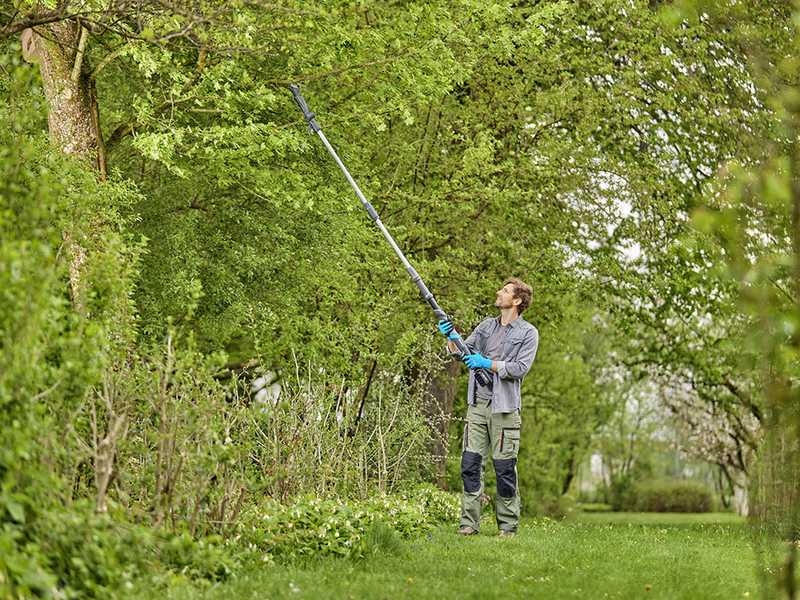Gardena HighCut 360/18V P4A - S&eacute;cateur &eacute;lectrique de taille sur perche - 18V 2Ah