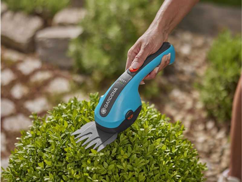 Gardena ClassicCut Li - Cisaille &agrave; gazon avec batterie int&eacute;gr&eacute;e - 3.6V 2.5Ah