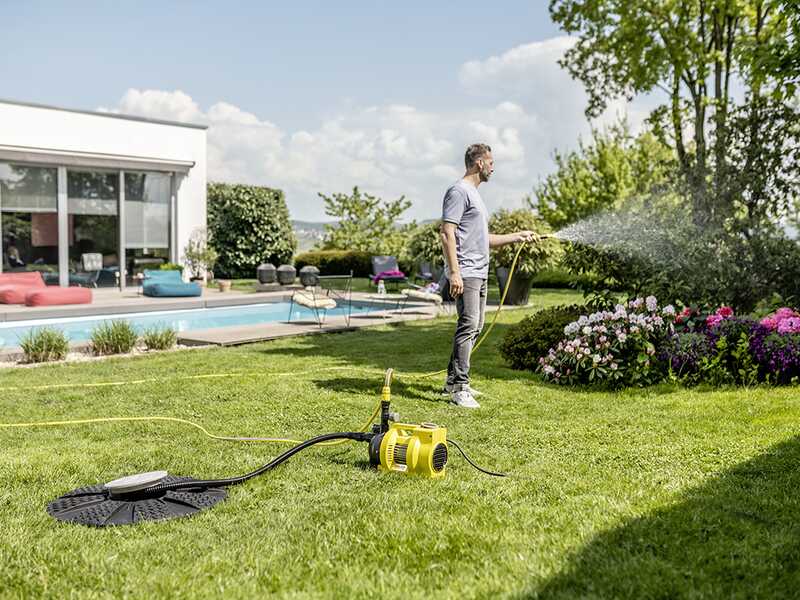Karcher 4.500 Garden - Pompe &eacute;lectrique d'arrosage - pompe de jardin de 550 watt