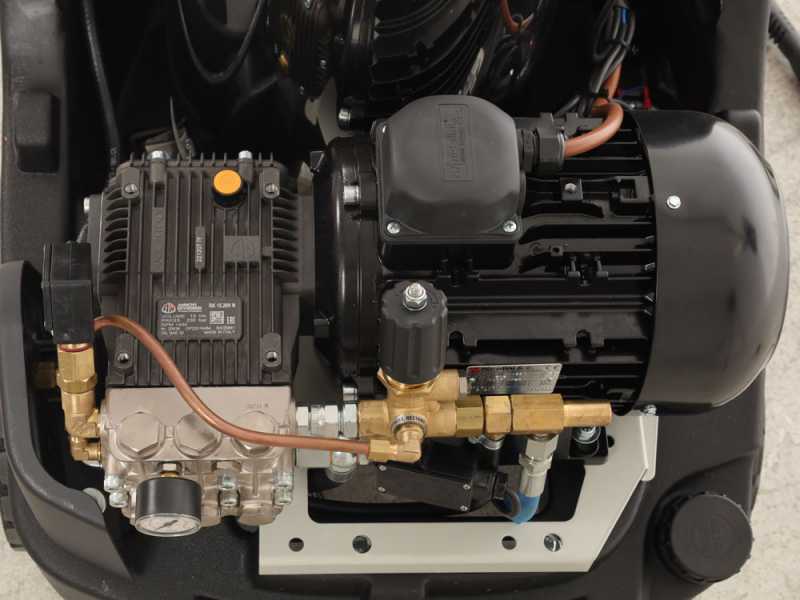 Idromatic Kon 200.15 - Nettoyeur haute pression &agrave; eau chaude triphas&eacute; - pompe en laiton