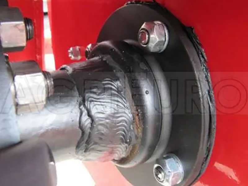 Fraise rotative &agrave; tracteur s&eacute;rie medium avec d&eacute;port m&eacute;canique Agrieuro UR 132