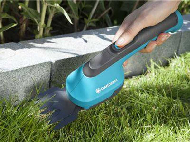 Gardena ComfortCut - Cisaille &agrave; gazon &agrave; batterie - 3.6V 3Ah