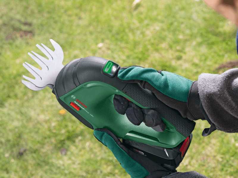 Bosch AdvancedShear18V - Cisaille &agrave; gazon &agrave; batterie - 18V - SANS BATTERIE NI CHARGEUR