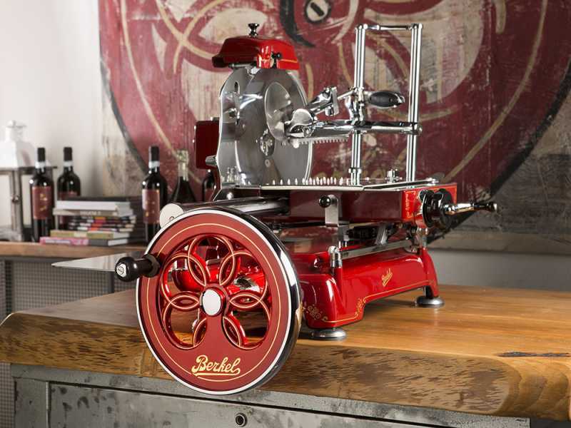 Berkel Tribute Rouge - Trancheuse &agrave; volant avec pi&eacute;destal - Lame en acier inox au chrome de 300 mm