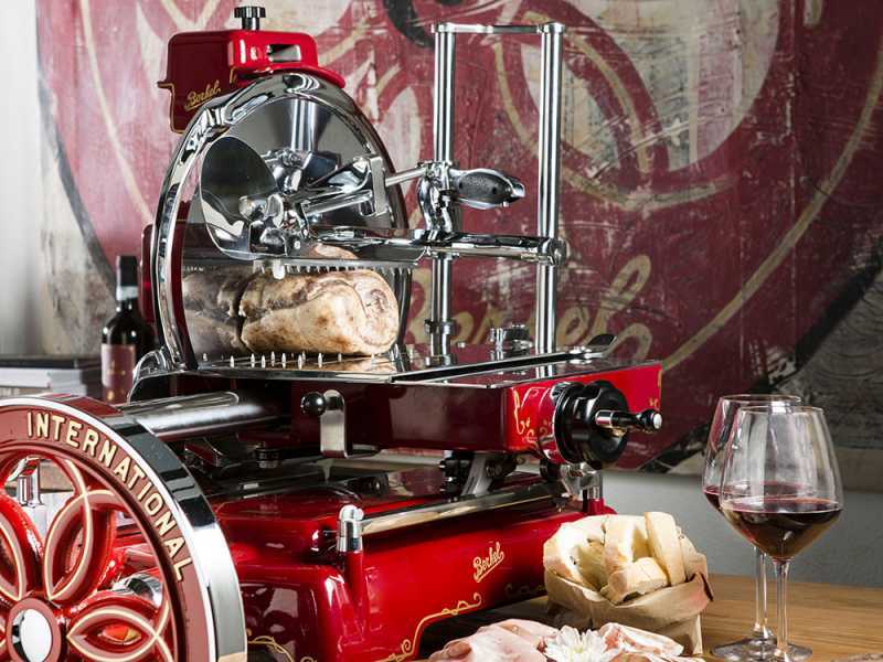 Berkel B114 - Trancheuse &agrave; volant avec pi&eacute;destal - Lame en acier au chrome de 320 mm - Rouge