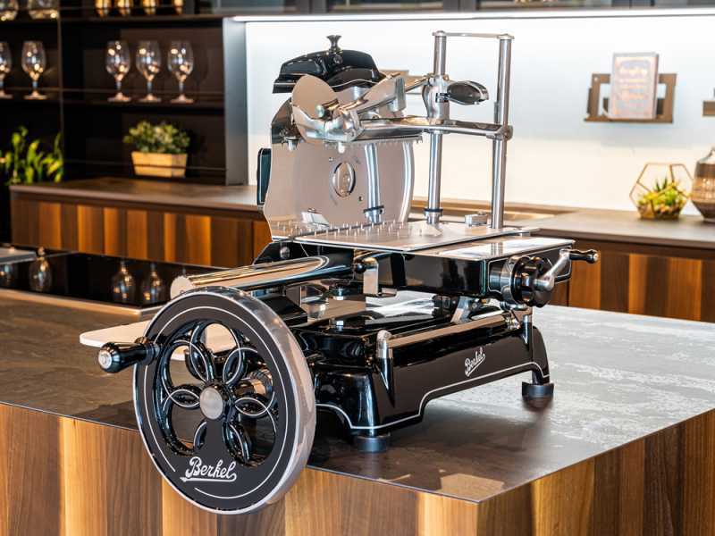 BERKEL B3 Noire - Trancheuse &agrave; volant avec pi&eacute;destal - Lame en acier au chrome de 300 mm