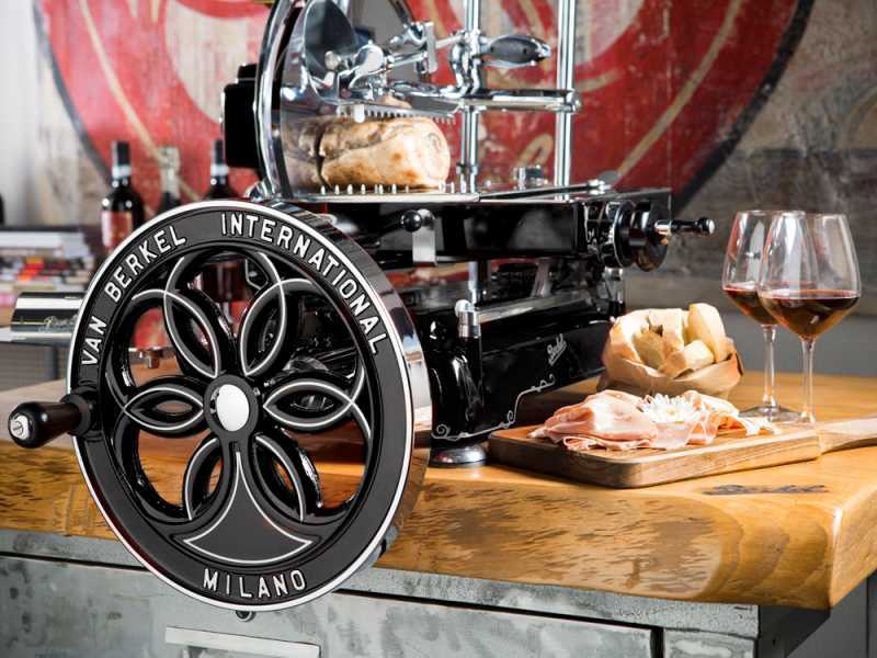 Berkel B114 Noire - Trancheuse &agrave; volant - Lame en acier chrom&eacute; de 320 mm