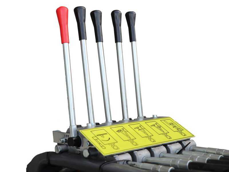GeoTech-Pro THT 160 - Taille-haie pour tracteur avec d&eacute;port lat&eacute;ral