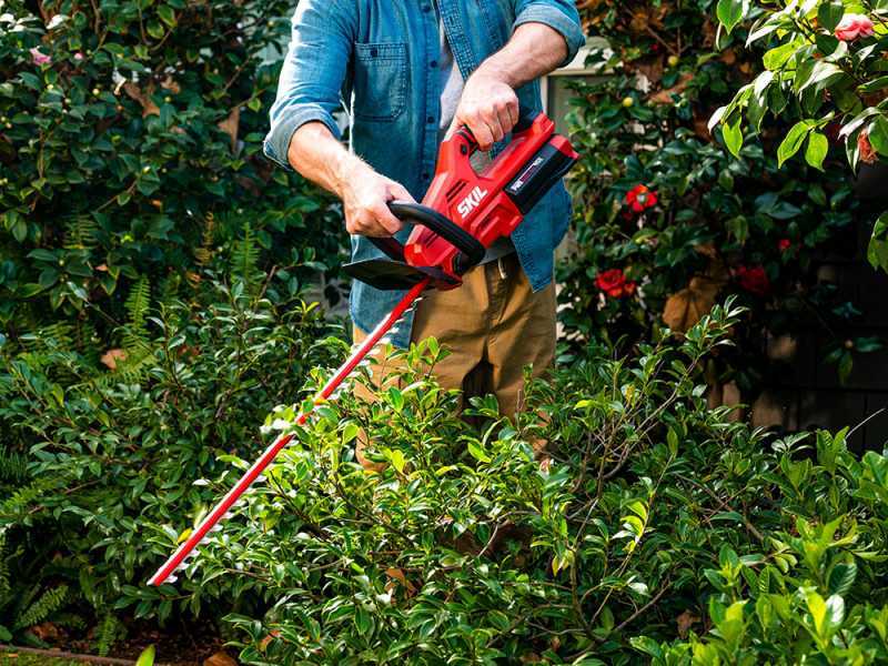 SKIL 0480 CA - Taille-haie &agrave; batterie - 40V/2.5Ah - Lame de 65 cm