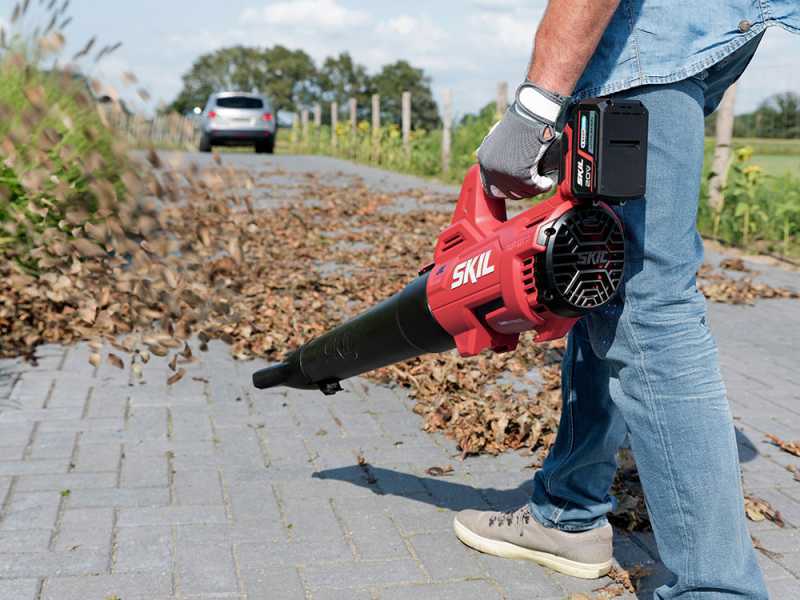Skil 0330 CA - Souffleur &agrave; feuilles &agrave; batterie - SANS BATTERIE NI CHARGEUR