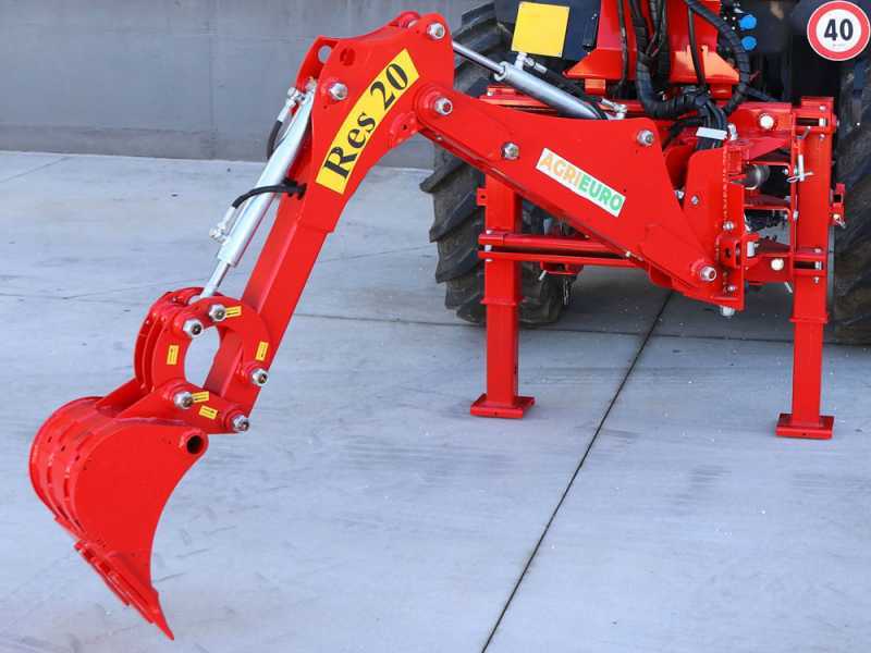 Agrieuro Top Line RES20 - Pelle r&eacute;tro pour tracteur avec d&eacute;placement lat&eacute;ral