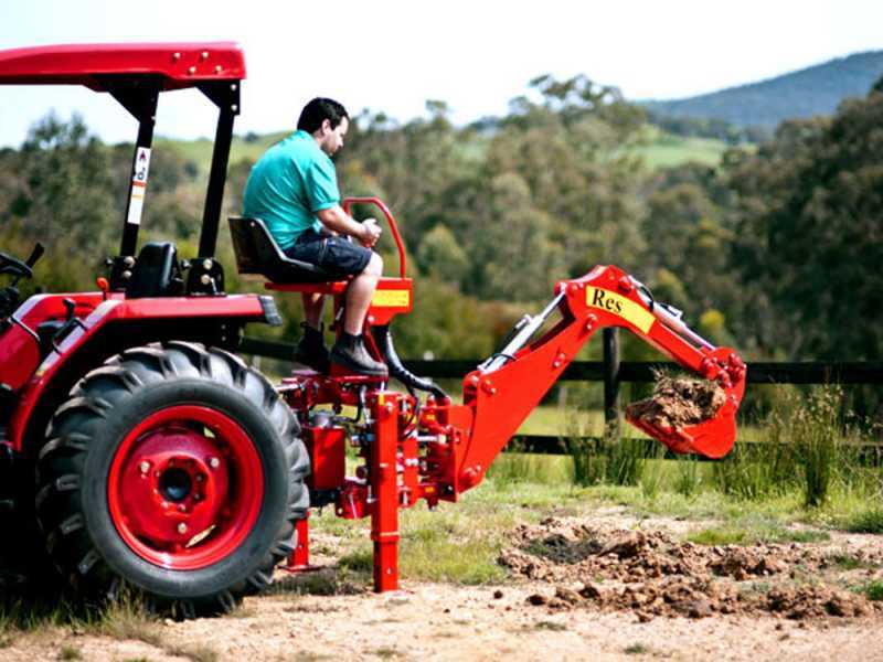 Agrieuro Top Line RES15 - Pelle r&eacute;tro pour tracteur avec d&eacute;placement lat&eacute;ral