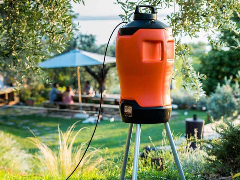 Stocker Geyser Evo 25L - Atomiseur anti-moustique de jardin &agrave; batterie - 21V 2,6Ah