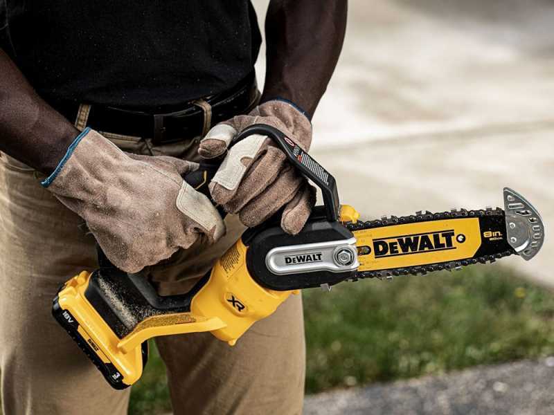 DeWalt DCMPS520P1-QW - Tron&ccedil;onneuse de taille &eacute;lectrique 18V 5Ah - Guide de 20 cm