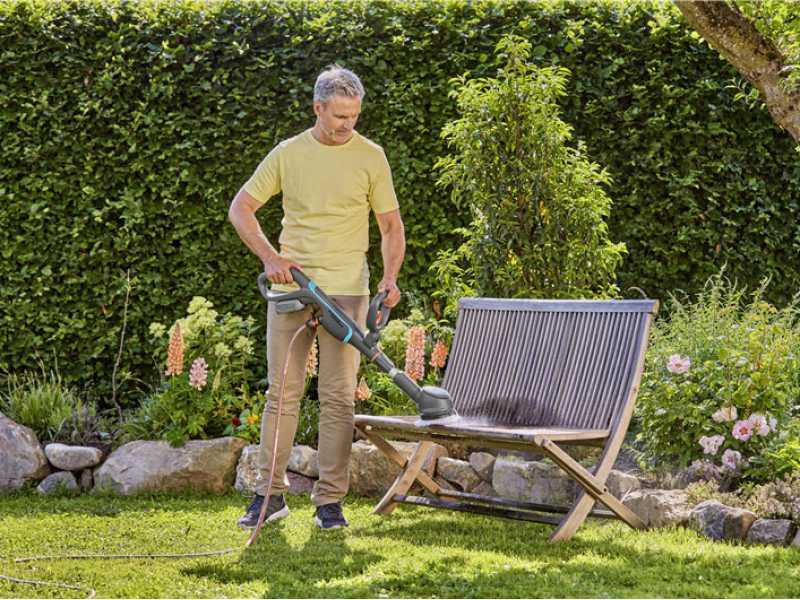 Gardena AquaBrush Compact 02/18V - Nettoyeur de terrasse &agrave; batterie - SANS BATTERIE NI CHARGEUR