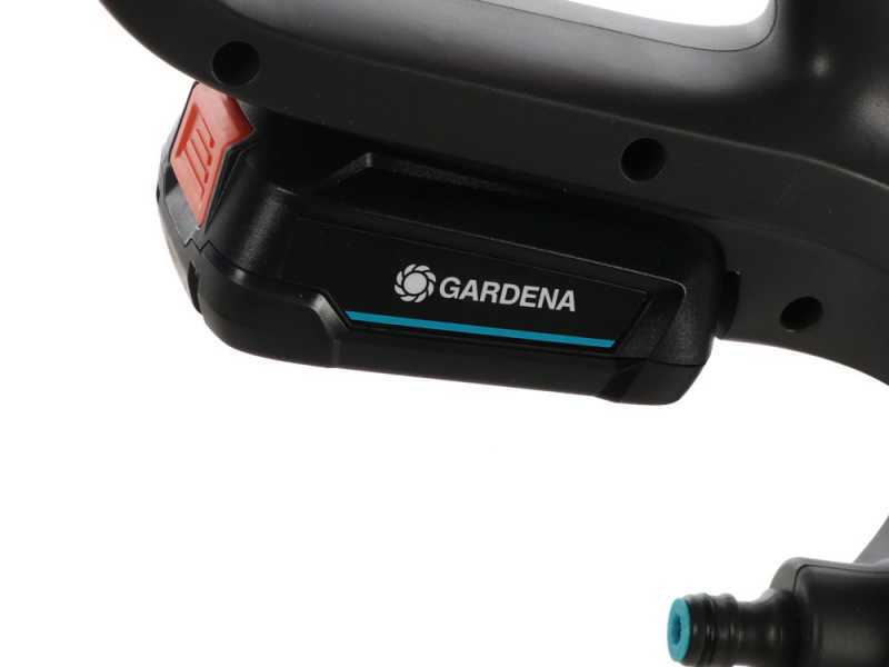 Gardena AquaBrush Universal 03/18V P - Nettoyeur de sol &agrave; batterie + Brosse - avec starter kit 18V - 2.5Ah