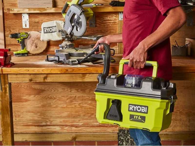 Ryobi RV1811-0 - Aspirateur solides et liquides portable &agrave; batterie - 18V 4.0Ah