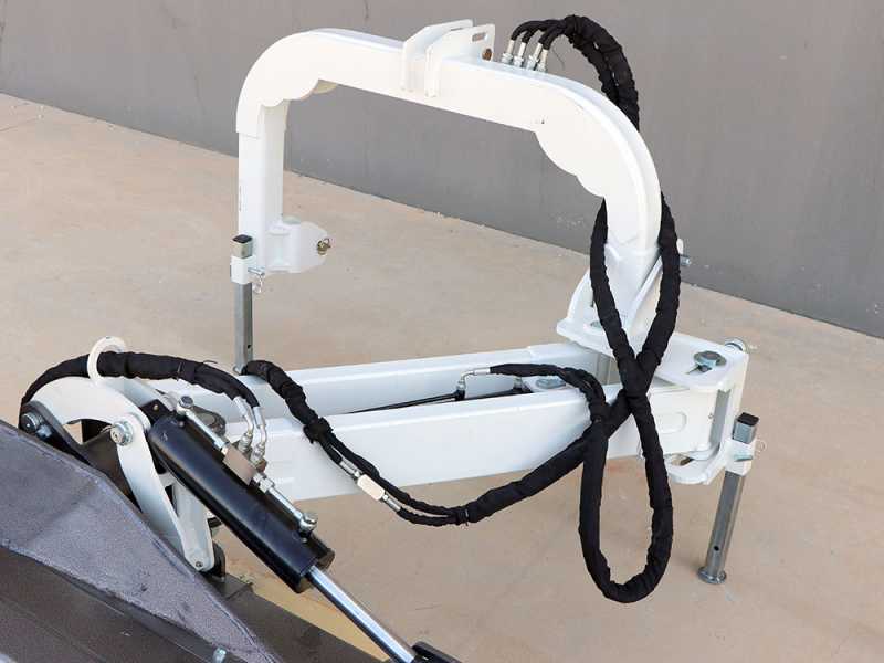 BlackStone RPEH 200 - Broyeur lat&eacute;ral d'accotement pour tracteur - S&eacute;rie lourde