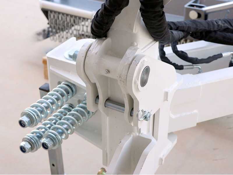 BlackStone RPEH 220 - Broyeur d'accotement lat&eacute;ral pour tracteur - S&eacute;rie lourde