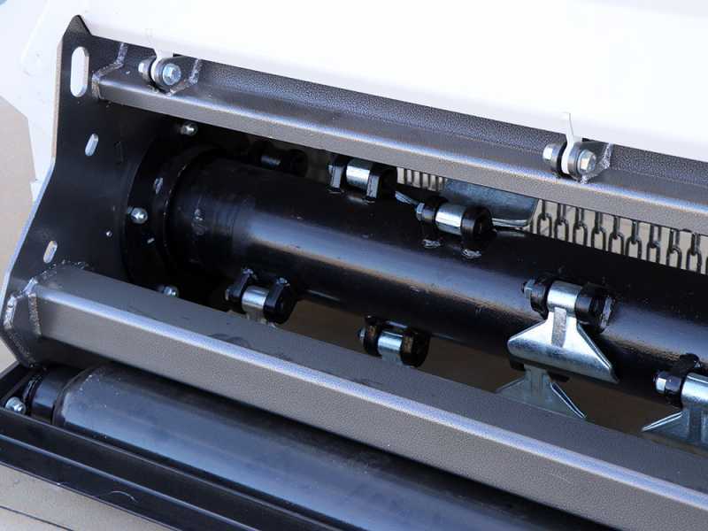 BlackStone RPEH 220 - Broyeur d'accotement lat&eacute;ral pour tracteur - S&eacute;rie lourde