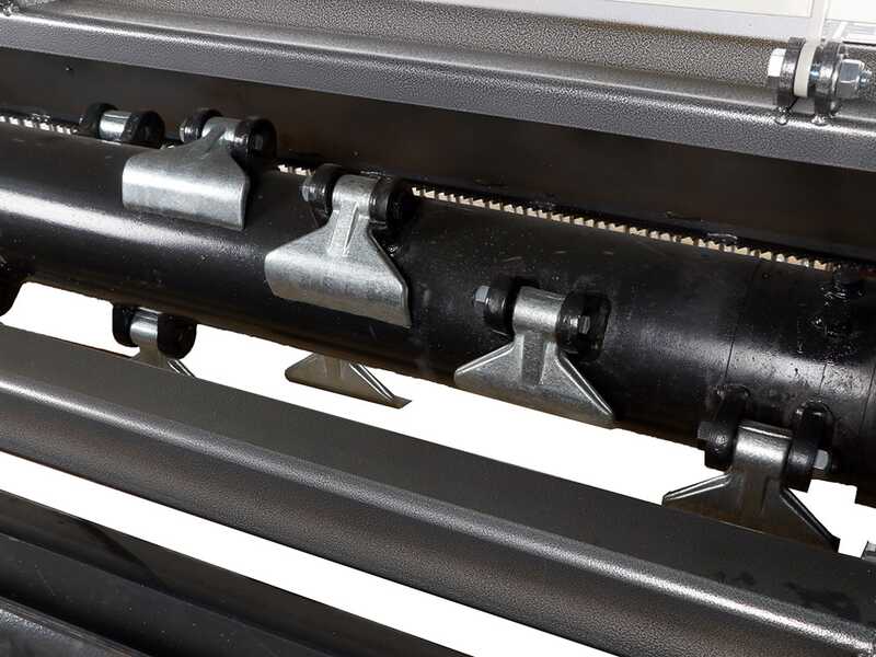 BlackStone RPDH 200 - Broyeur sur tracteur - S&eacute;rie lourde - D&eacute;port hydraulique