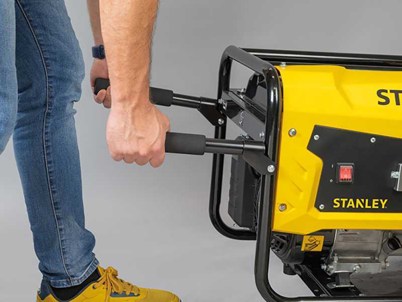 Stanley SIG 3100B - Groupe &eacute;lectrog&egrave;ne &agrave; essence - AVR 2,9 kW - Courant continu 2,6 kW monophas&eacute;