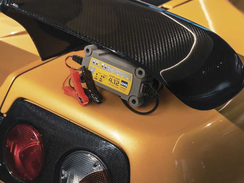 GYS Flash 4.12 - Chargeur et mainteneur de charge automatique - Batteries 12 V de 1,2 &agrave; 90 Ah