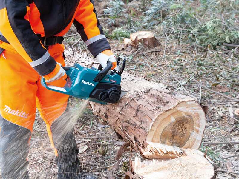 Makita XGT UC023GZ - Tron&ccedil;onneuse &agrave; batterie 40V - Guide de 40cm - SANS BATTERIE NI CHARGEUR