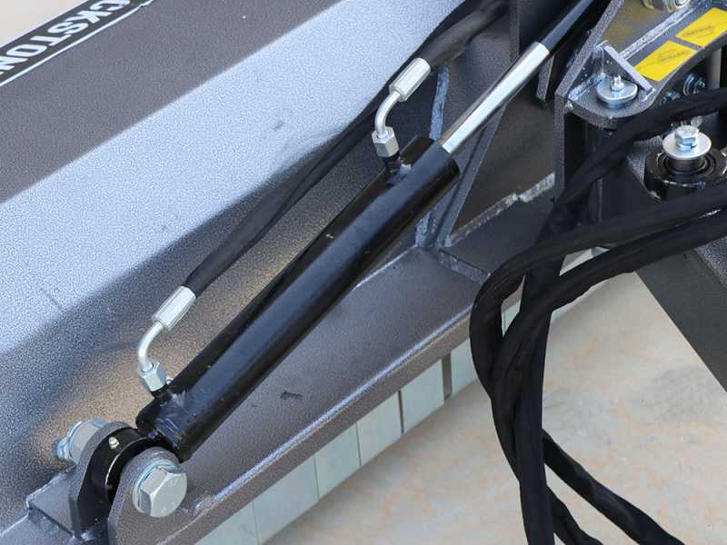 BlackStone BV 120 L - Broyeur d'accotement lat&eacute;rale &agrave; bras pour tracteur - S&eacute;rie l&eacute;g&egrave;re
