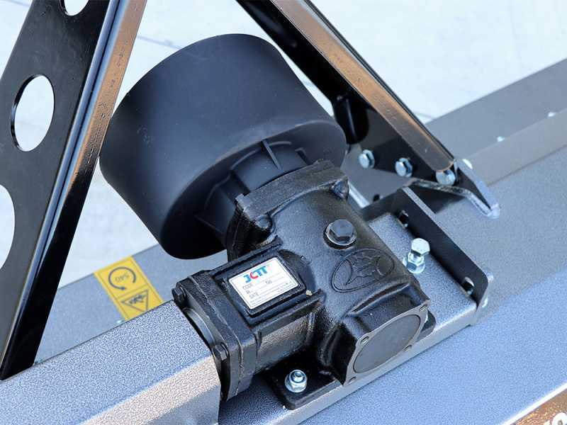 BlackStone BL 140 - Broyeur sur tracteur - S&eacute;rie l&eacute;g&egrave;re