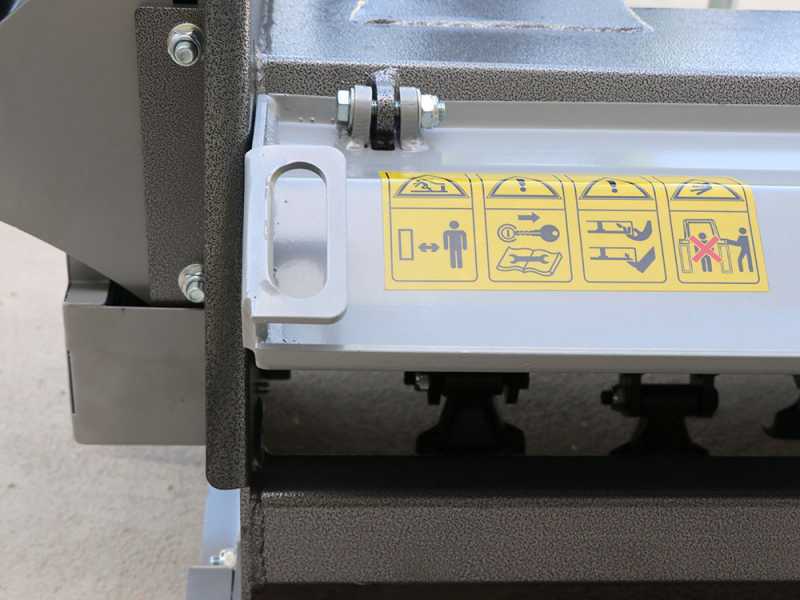 BlackStone BVL 165 L Broyeur d'accotement lat&eacute;ral pour tracteur - S&eacute;rie lourde