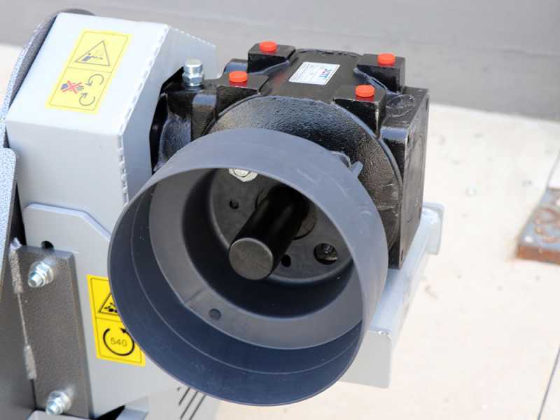 BlackStone BVL 165 L Broyeur d'accotement lat&eacute;ral pour tracteur - S&eacute;rie lourde