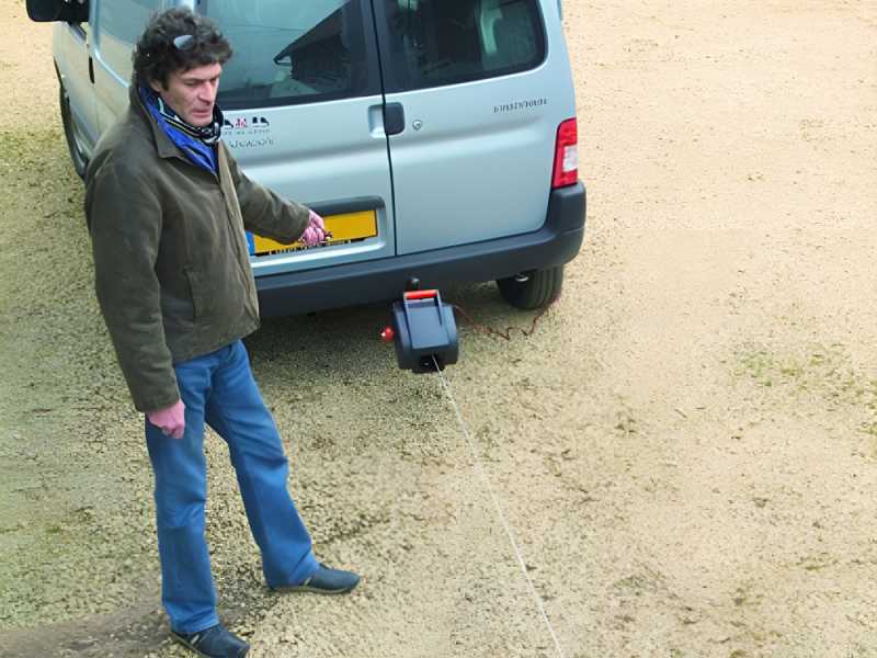 Ribimex PE12V - Treuil &eacute;lectrique &agrave; batterie 12V - Avec t&eacute;l&eacute;commande