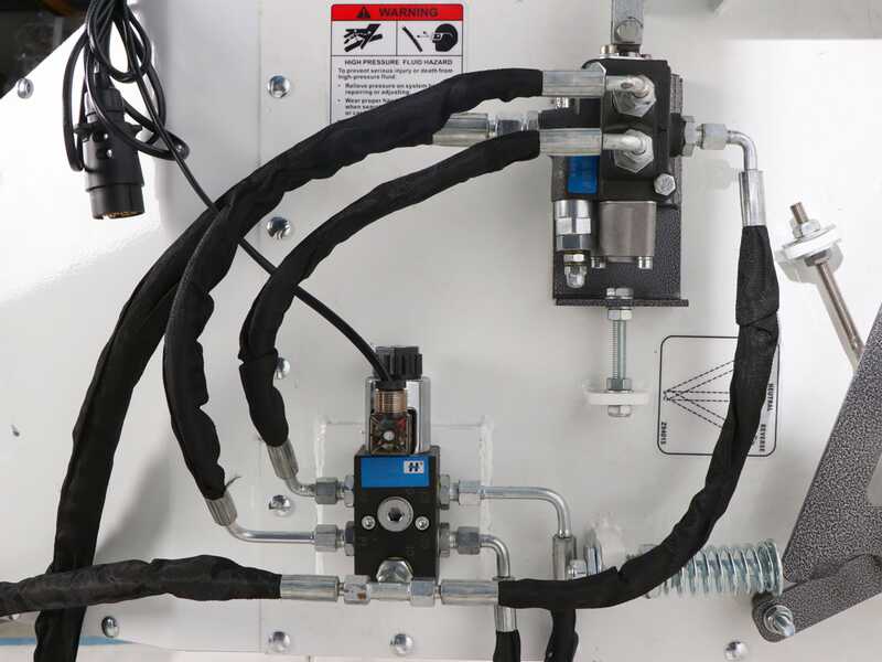 BlackStone BTC 100 HYDRO - Broyeur &agrave; tracteur - Avec rouleaux d'entra&icirc;nement &agrave; commande hydraulique