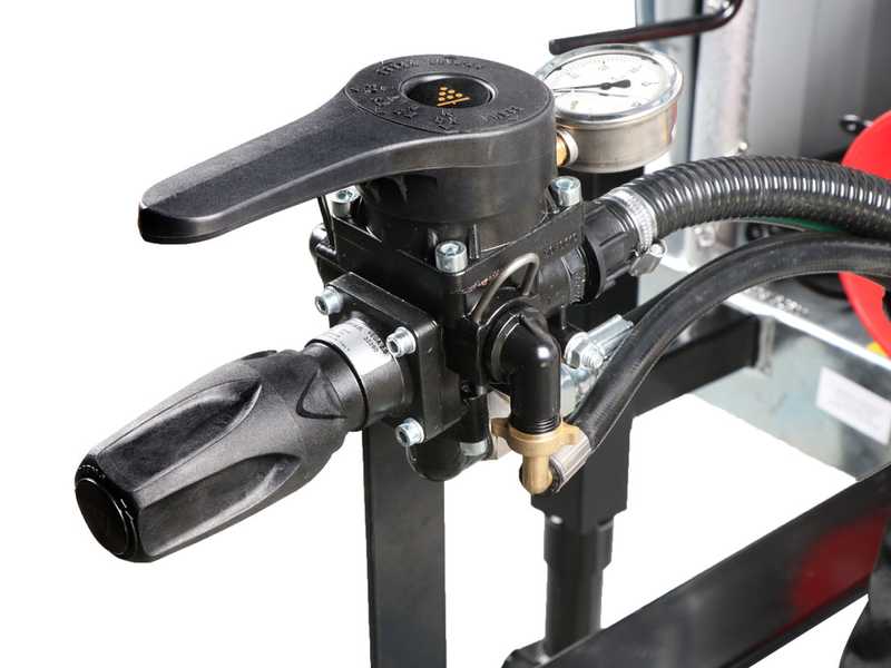 Atomiseur tra&icirc;n&eacute; Gray T Car 1500/80 avec attelage pour tracteur pour pulv&eacute;risation - Capacit&eacute; 1500L - Pompe AR1064