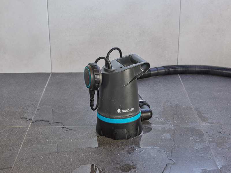 Gardena 20000 BASIC - Pompe immerg&eacute;e &eacute;lectrique pour eaux claires - Flotteur int&eacute;gr&eacute;