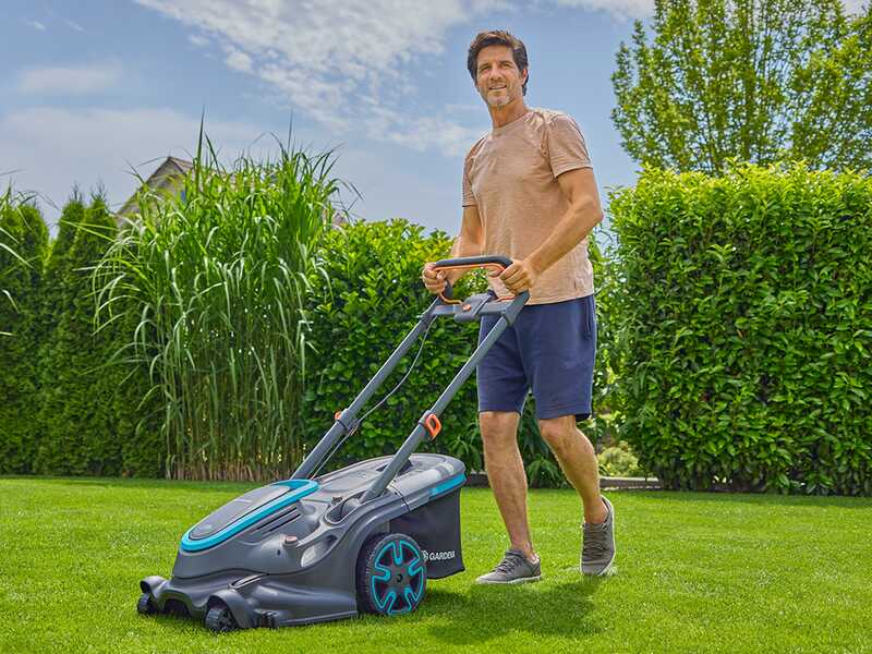 Gardena PowerMax Duo 46/36V P4A - Tondeuse &agrave; gazon &agrave; batterie - 2x18V 4Ah - Largeur de coupe 46 cm