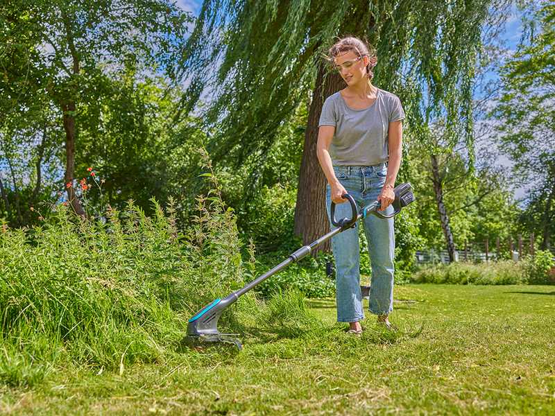 Gardena PowerTrim 30/18V P4A - Coupe-bordures &agrave; batterie - 18V 4Ah
