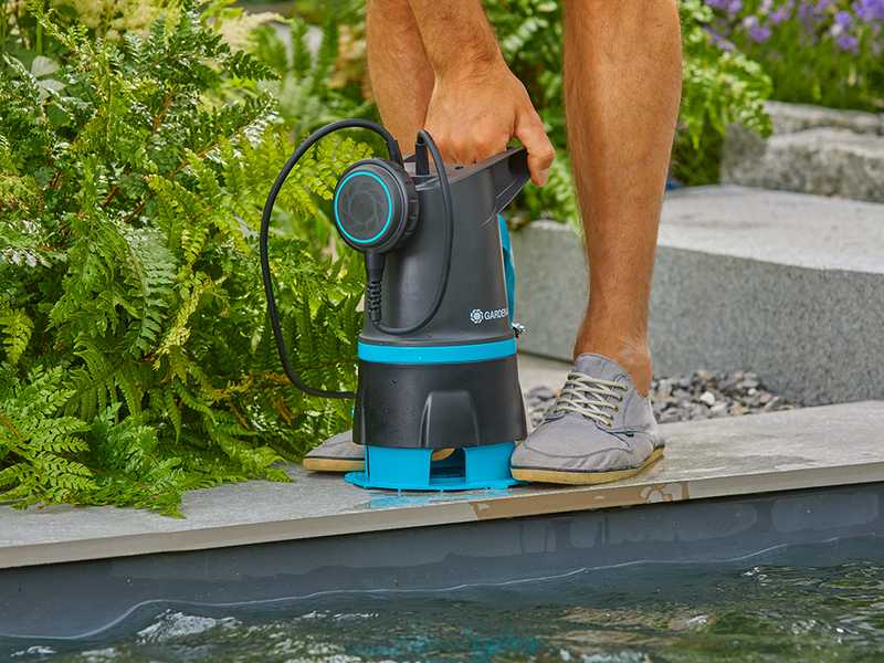 Gardena 20000 BASIC - Pompe &eacute;lectrique submersible 2 en 1 pour eaux claires et sales - Flotteur int&eacute;gr&eacute;