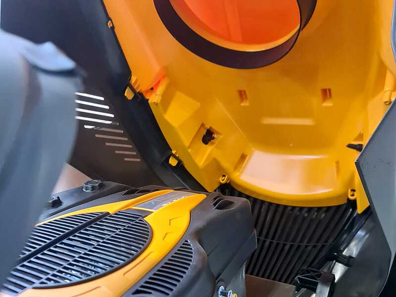 Stiga Estate 798 W - Tracteur tondeuse - transmission hydrostatique - bac de ramassage - mulching